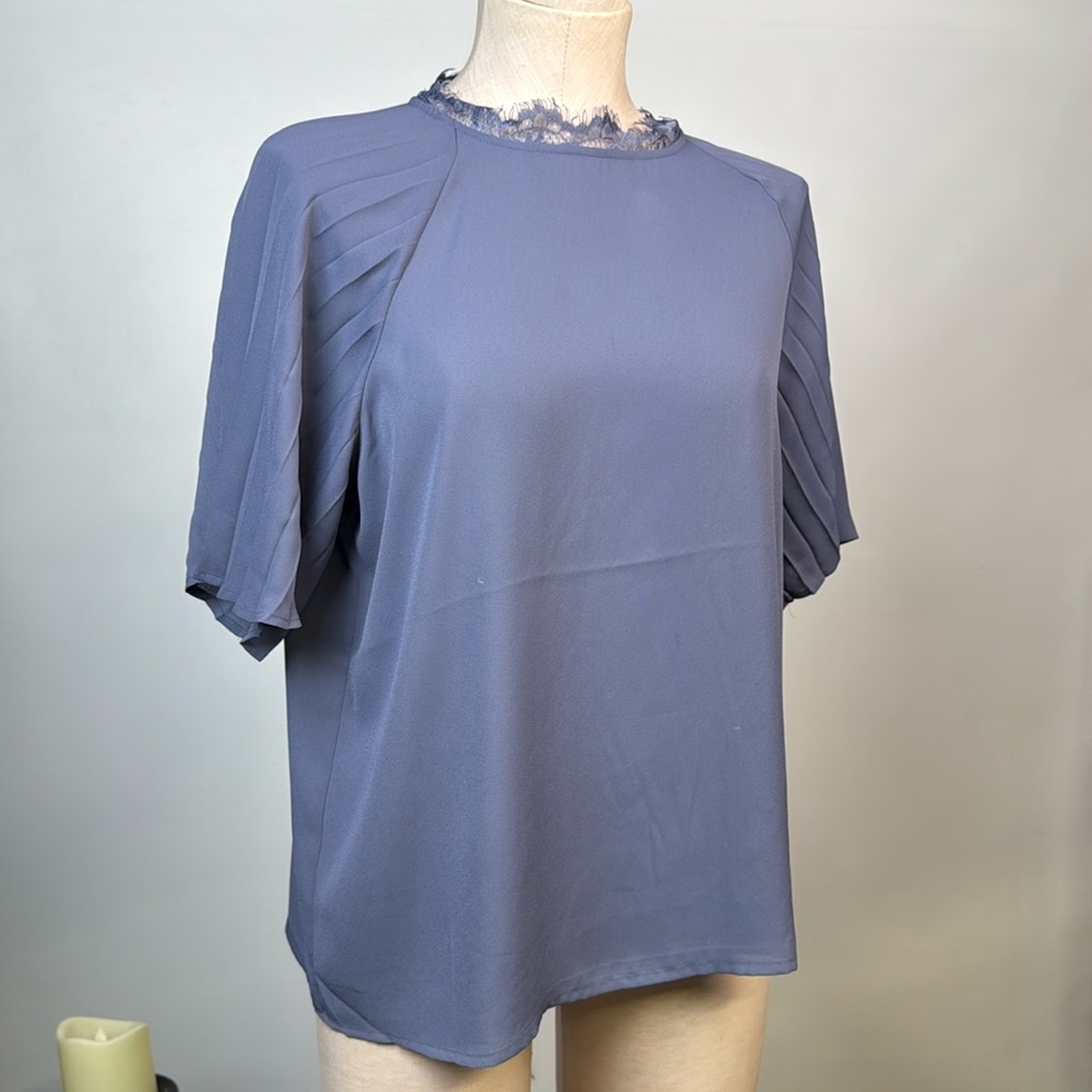 Express pleated formal short-sleeve blouse